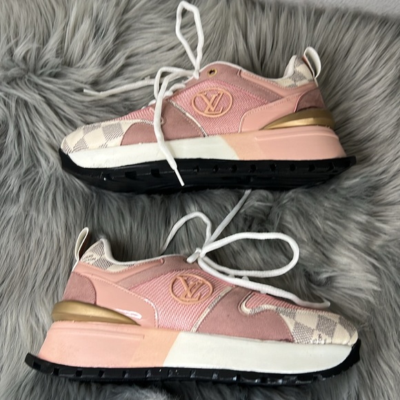 NWOT Fashion Shoes Pink Blue White Logo Sneakers sz 5.5 fits like a 6 - Picture 2 of 7